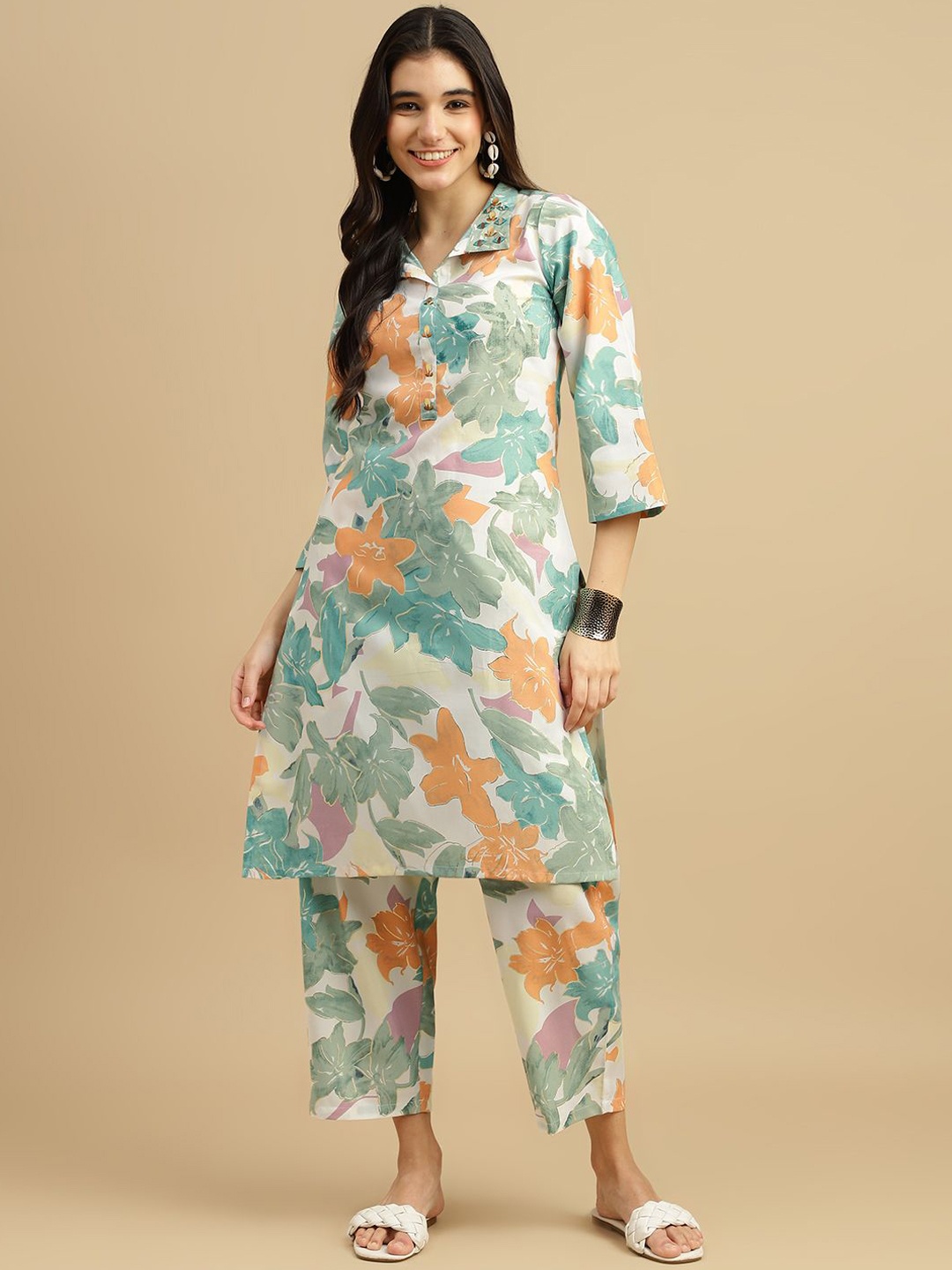 

FASHVERSE Women Floral Printed Regular Kurta with Trousers, Green