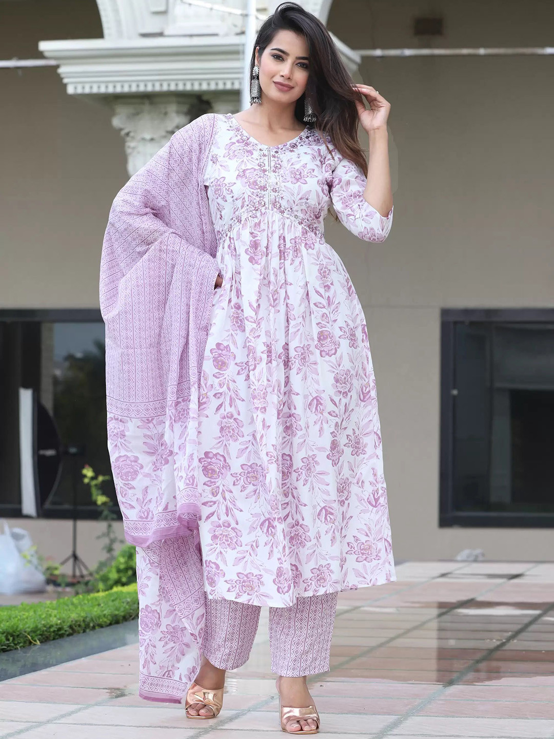 

HERE&NOW Women Floral Printed Regular Kurta with Trousers & With Dupatta, White
