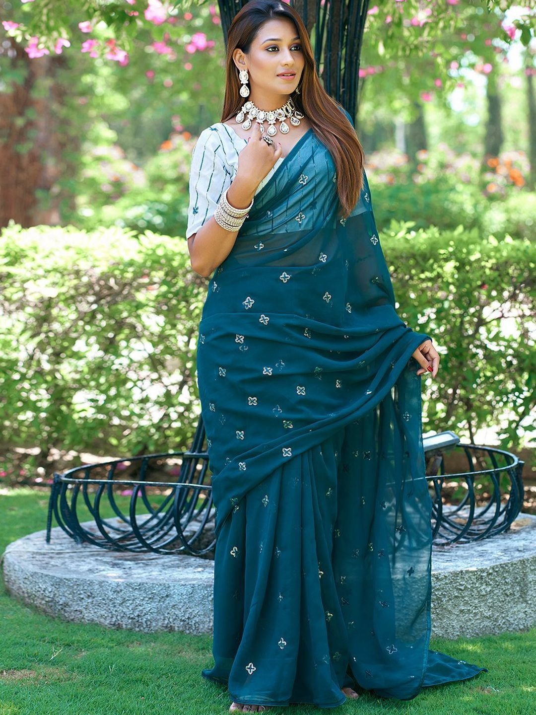 

DIVASTRI Embellished Sequinned Pure Georgette Saree, Blue