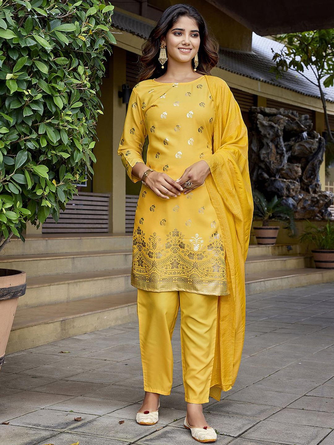 

HERE&NOW Women Floral Printed Regular Kurta with Trousers & With Dupatta, Yellow