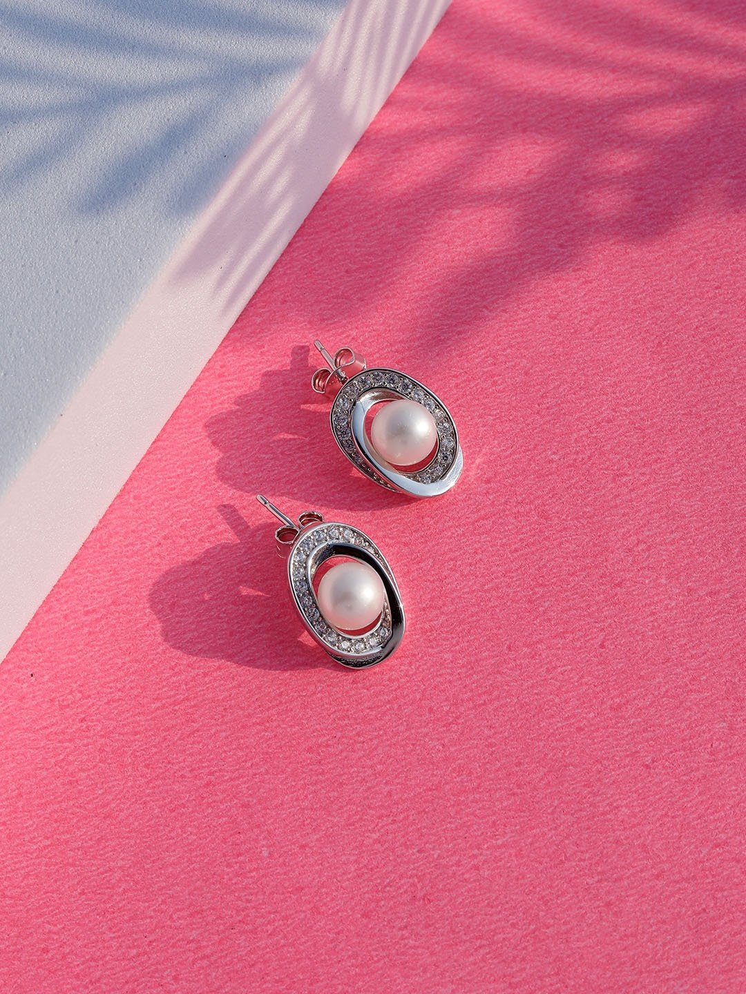 

DIAVO Contemporary Studs Earrings, Silver