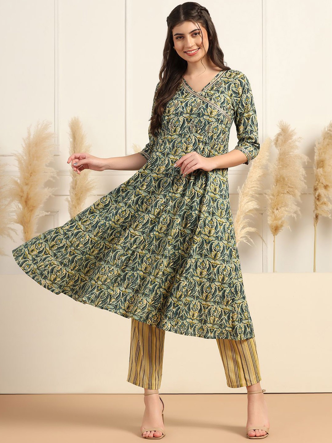 

BAESD Women Ethnic Motifs Printed Regular Kurta with Trousers, Green