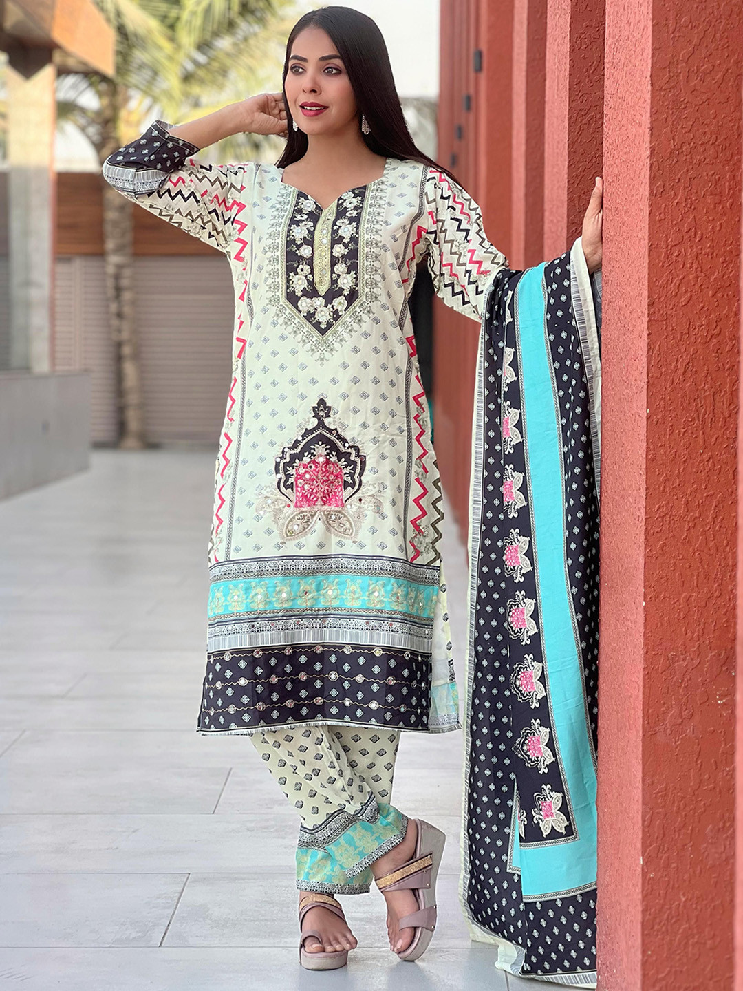 

BINDUDI Women Ethnic Motifs Embroidered Regular Mirror Work Kurta with Pyjamas & With Dupatta, White
