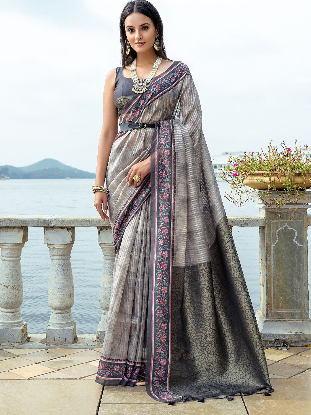 

Divyadham Textiles Woven Design Zari Pure Silk Handloom Banarasi Saree, Grey