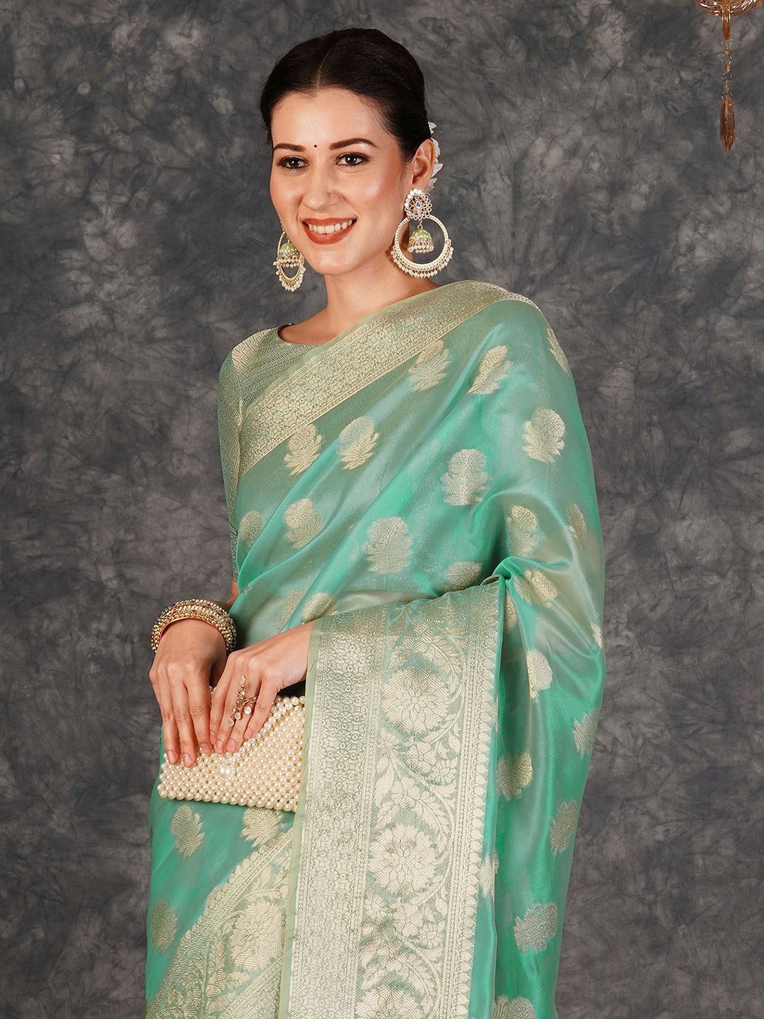 

DIVASTRI Woven Design Zari Pure Silk Banarasi Saree, Green