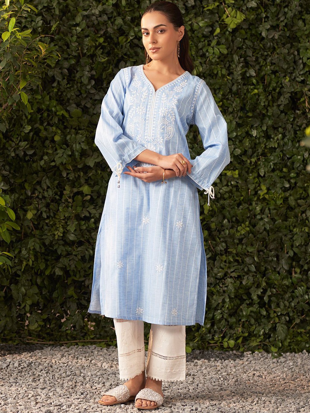 

Lakshita Women Floral Embroidered Flared Sleeves Thread Work Handloom Kurta, Turquoise blue