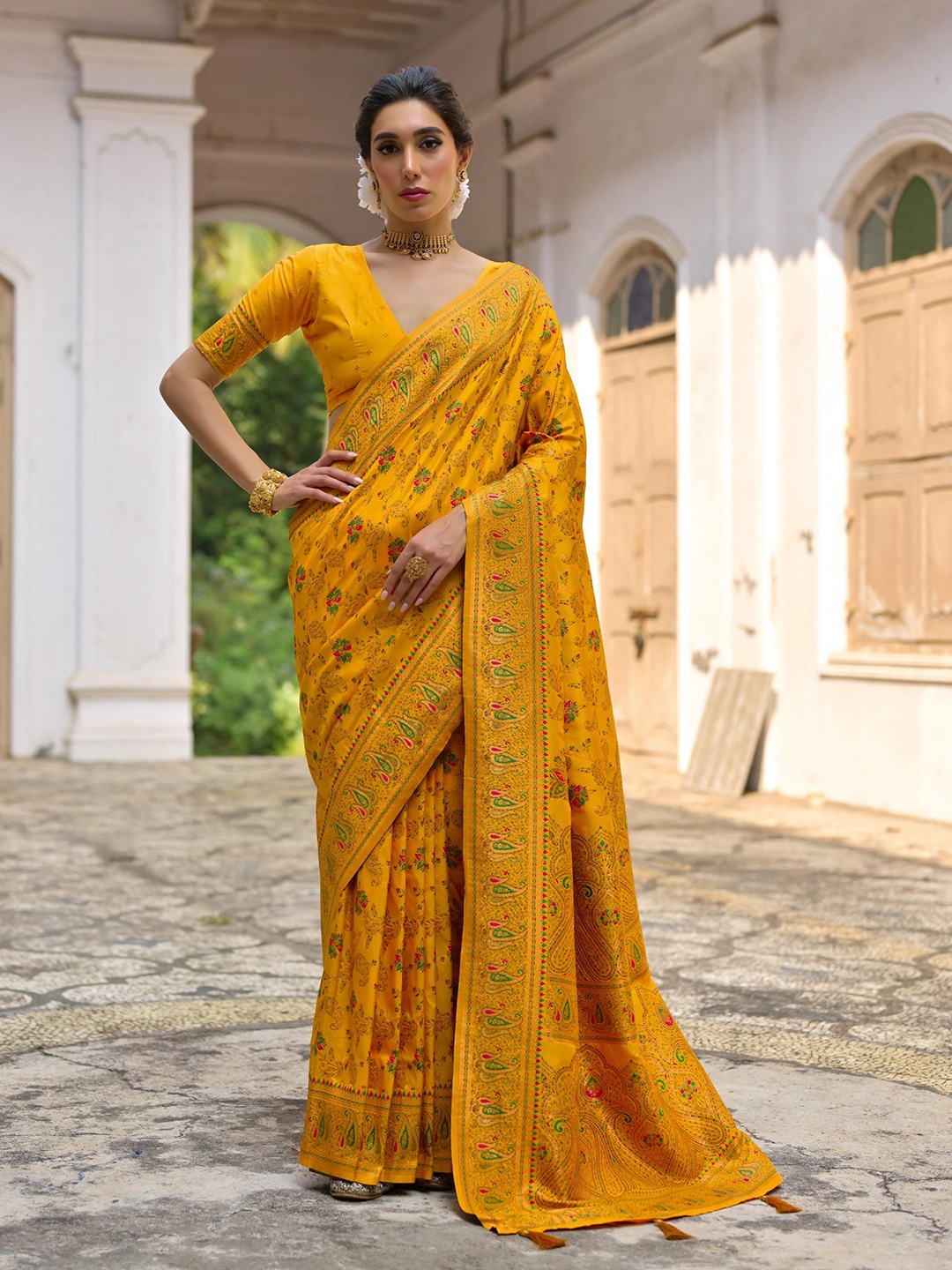 

Divyadham Textiles Woven Design Zari Pure Silk Handloom Banarasi Saree, Yellow