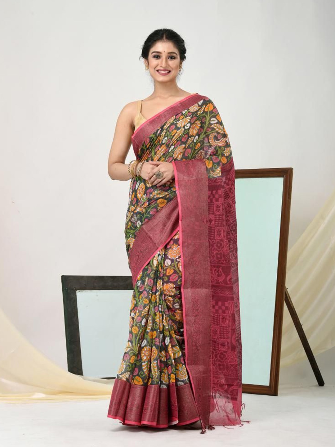 

VIBHAVARI Floral Zari Saree, Green