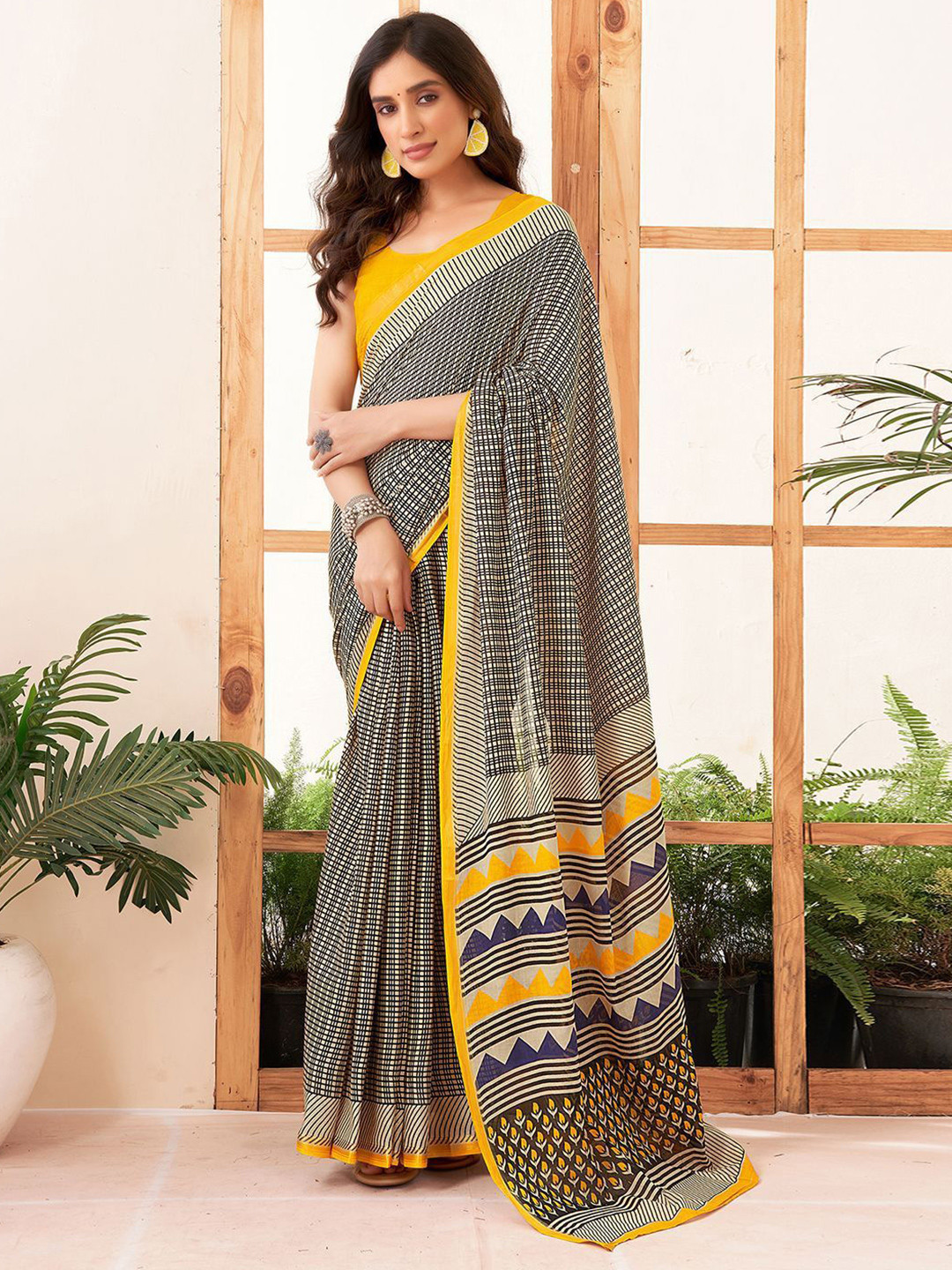 

DIVASTRI Checked Pure Cotton Dabu Saree, Black
