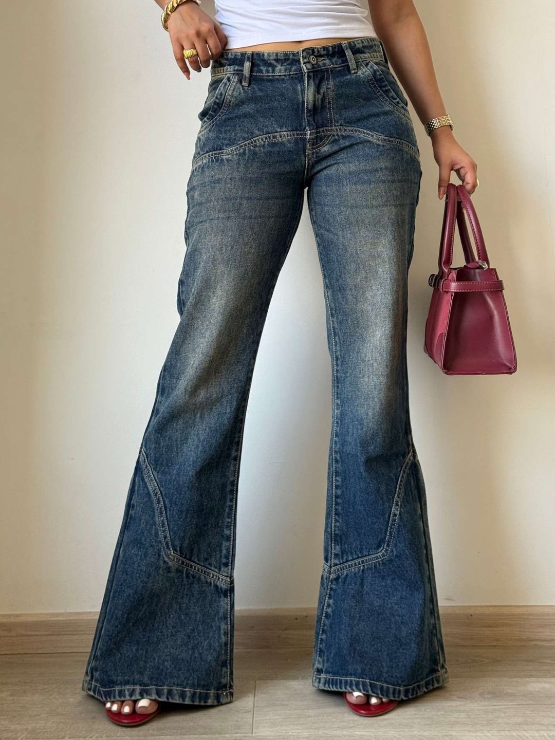 

Off Duty India Women Flared Low-Rise Low Distress Heavy Fade Jeans, Blue