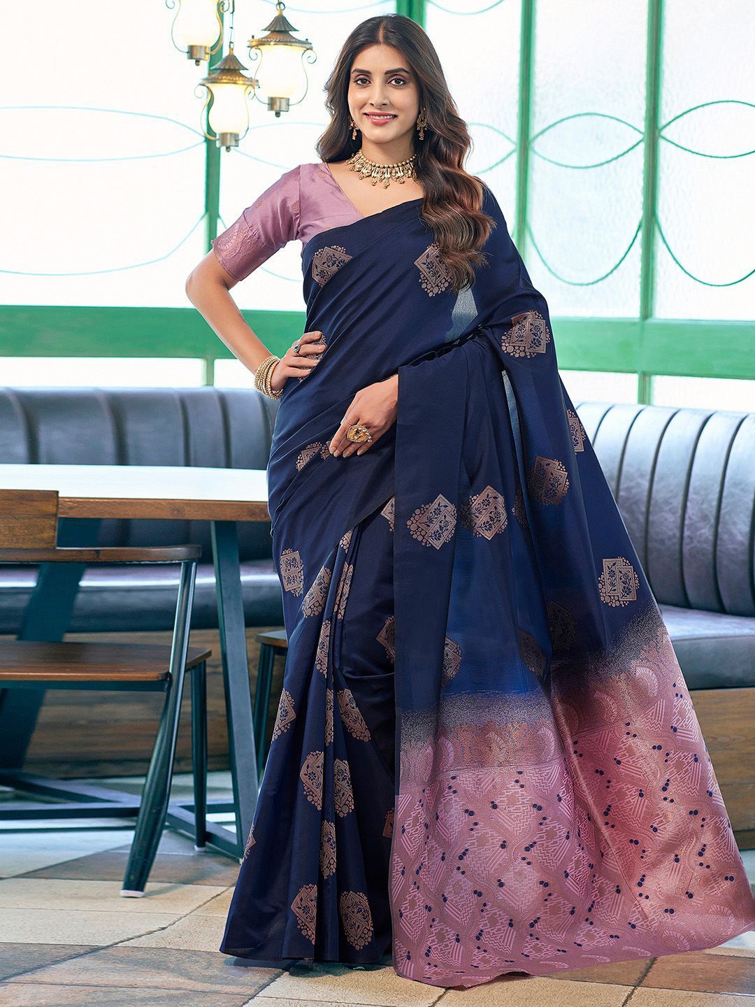 

DIVASTRI Ethnic Motifs Zari Silk Blend Banarasi Saree, Navy blue