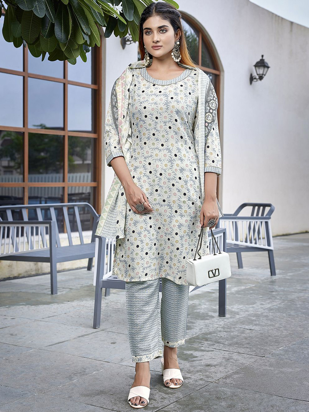 

HERE&NOW Women Floral Printed Regular Kurta with Trousers & With Dupatta, Grey