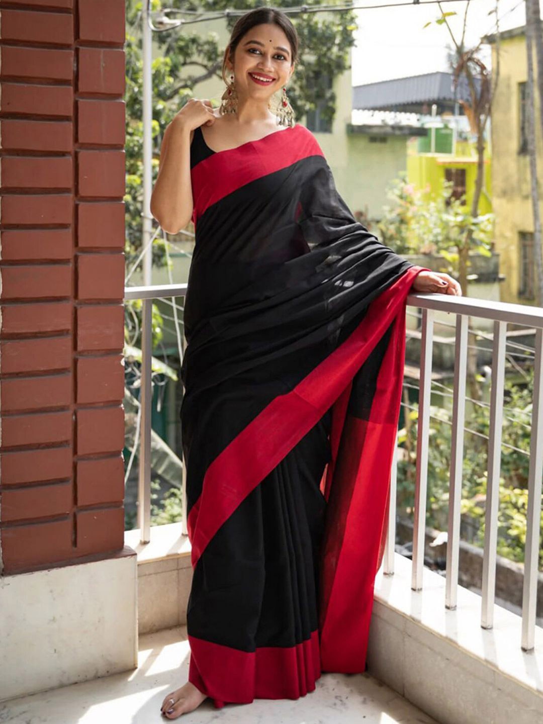 

DIVASTRI Silk Cotton Banarasi Saree, Black