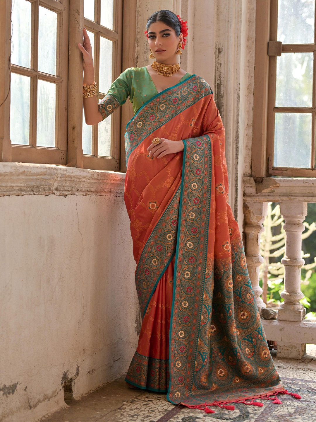 

Divyadham Textiles Woven Design Zari Pure Silk Handloom Banarasi Saree, Peach