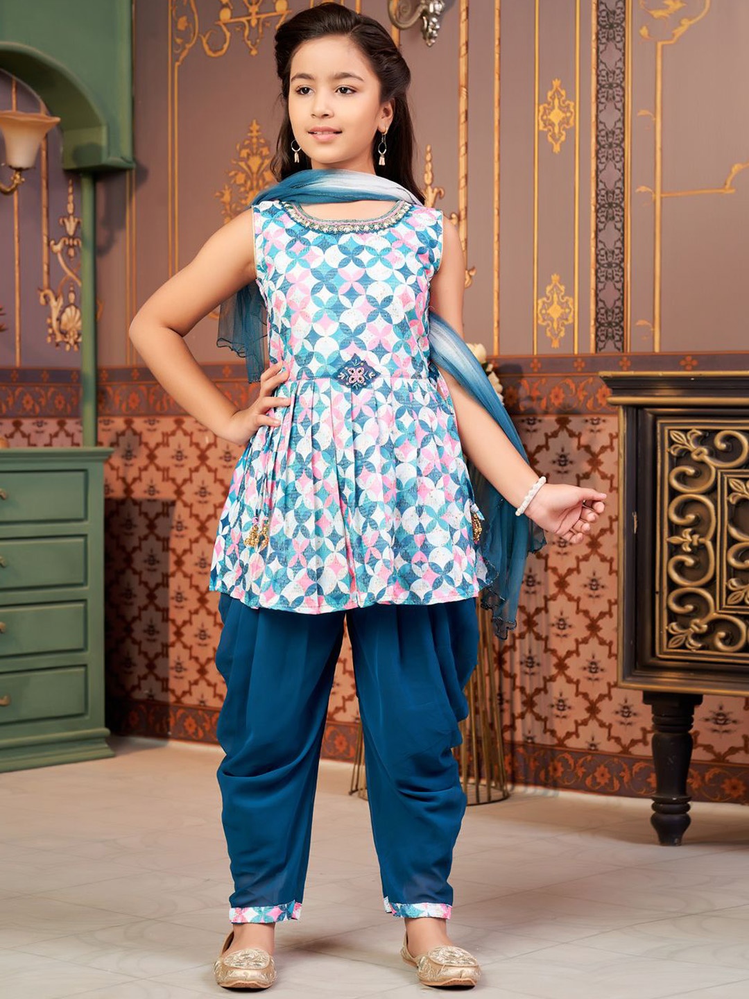 

Aarika Girls Printed Regular Kurta with Patiala & With Dupatta, Sea green
