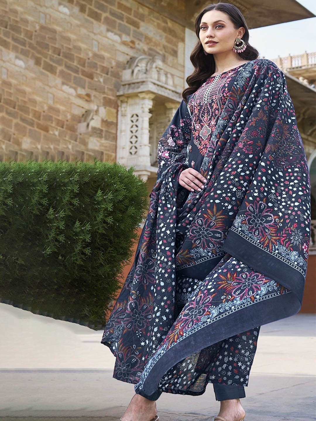 

DRAVINAM Trends Embroidered Pure Cotton Unstitched Dress Material, Blue