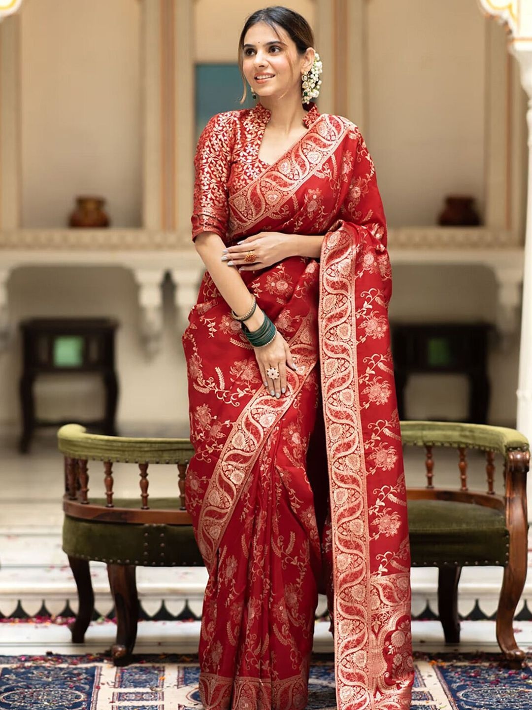 

DIVASTRI Ethnic Motifs Zari Art Silk Banarasi Saree, Red