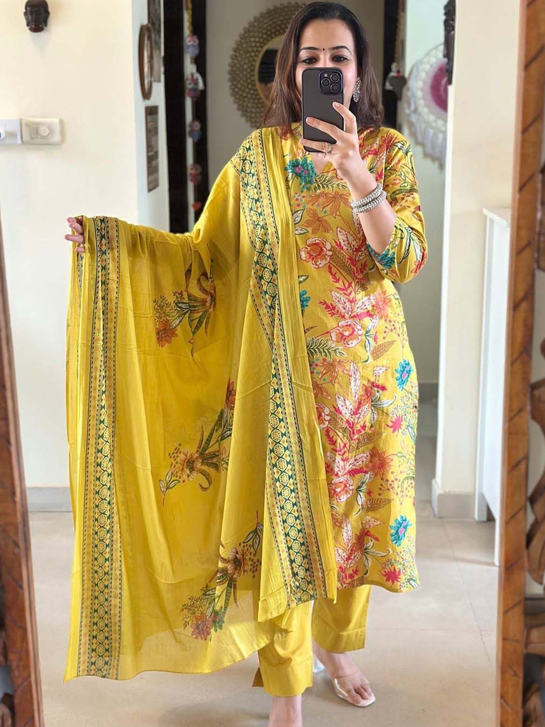 

DIVASTRI Women Floral Printed Regular Kurta with Trousers & With Dupatta, Mustard