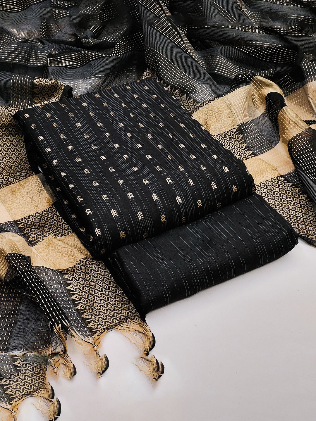 

SAINOOR Unstitched Dress Material, Black