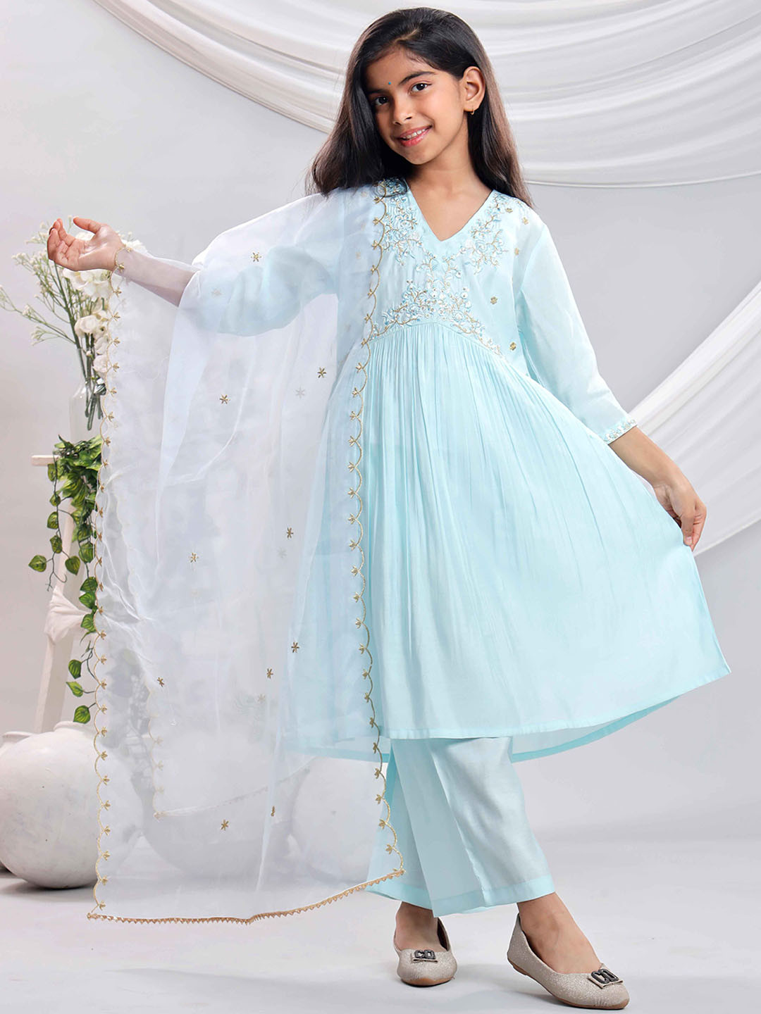 

misbis Girls Floral Embroidered Regular Sequinned Kurta with Palazzos & With Dupatta, Blue