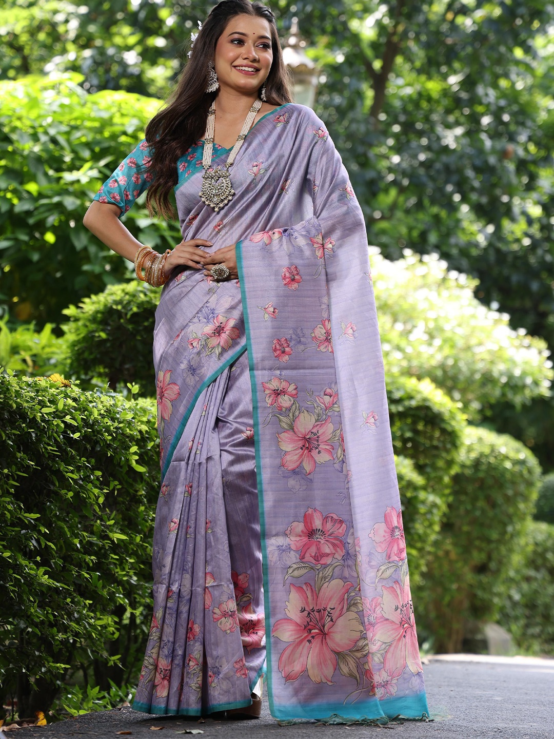 

Divyadham Textiles Floral Pure Silk Saree, Purple
