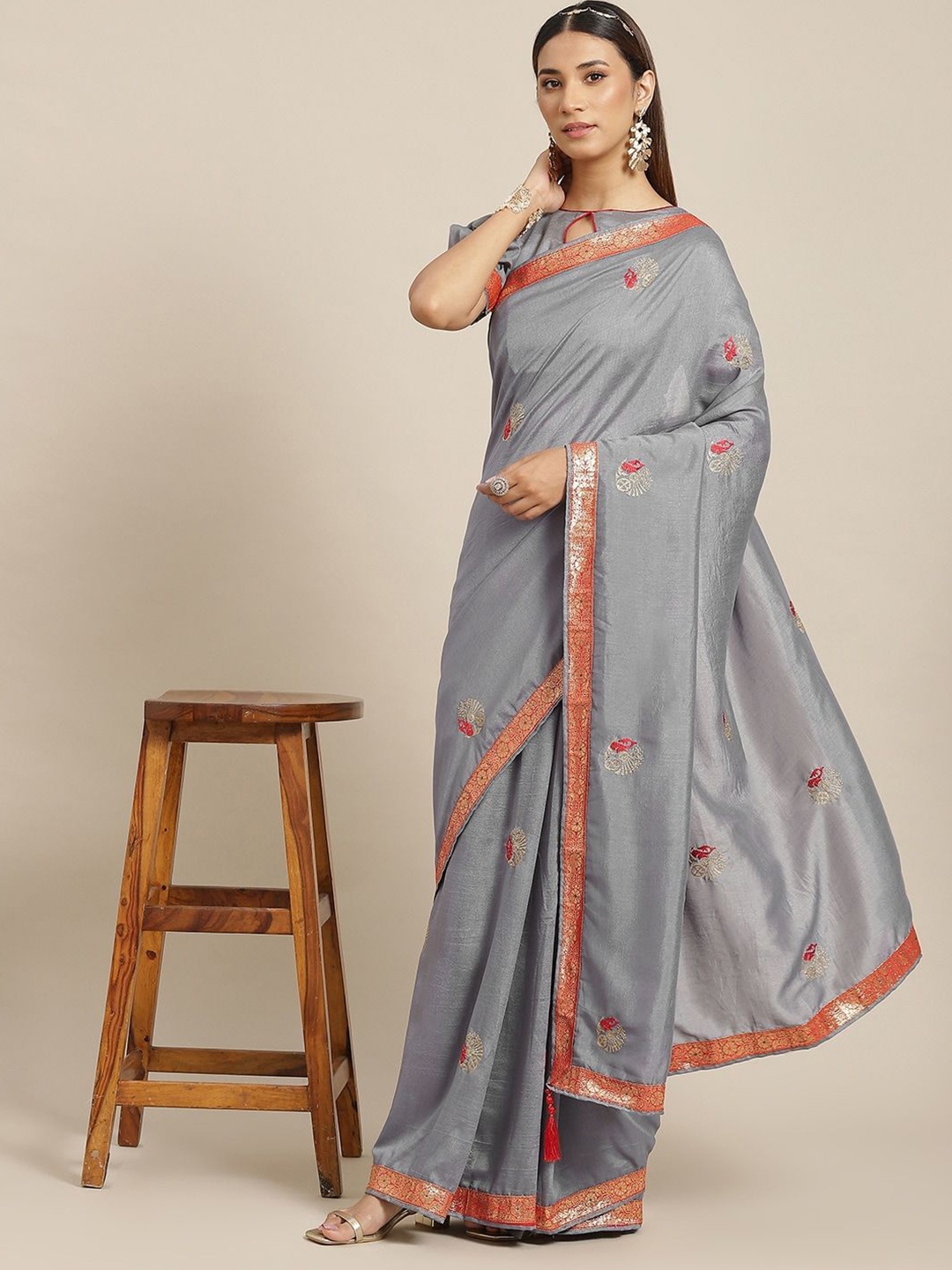 

RAJGRANTH Ethnic Motifs Embroidered Pure Georgette Saree, Grey