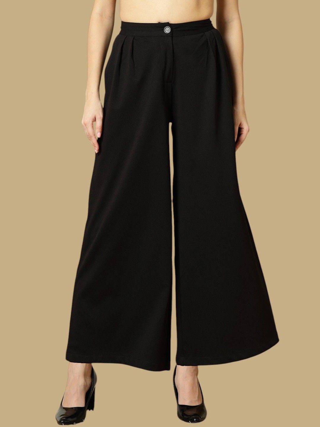 

Chemistry Women Relaxed Pleated Trousers, Black