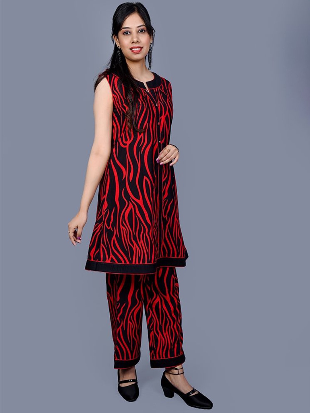 

Mishy Printed Kurta With Trousers Co-Ords, Red