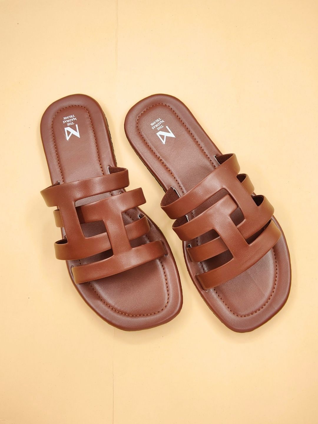 

THE MADRAS TRUNK Men Comfort Sandals, Brown
