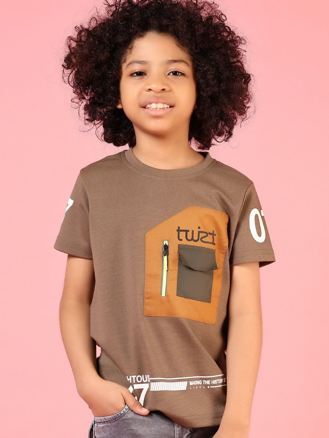 

V-Mart Boys Printed Pockets T-shirt, Brown