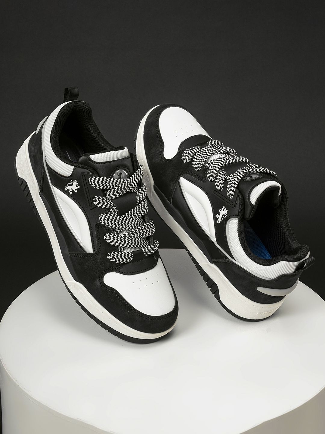 

Red Tape Men Colourblocked PU Sneakers, White