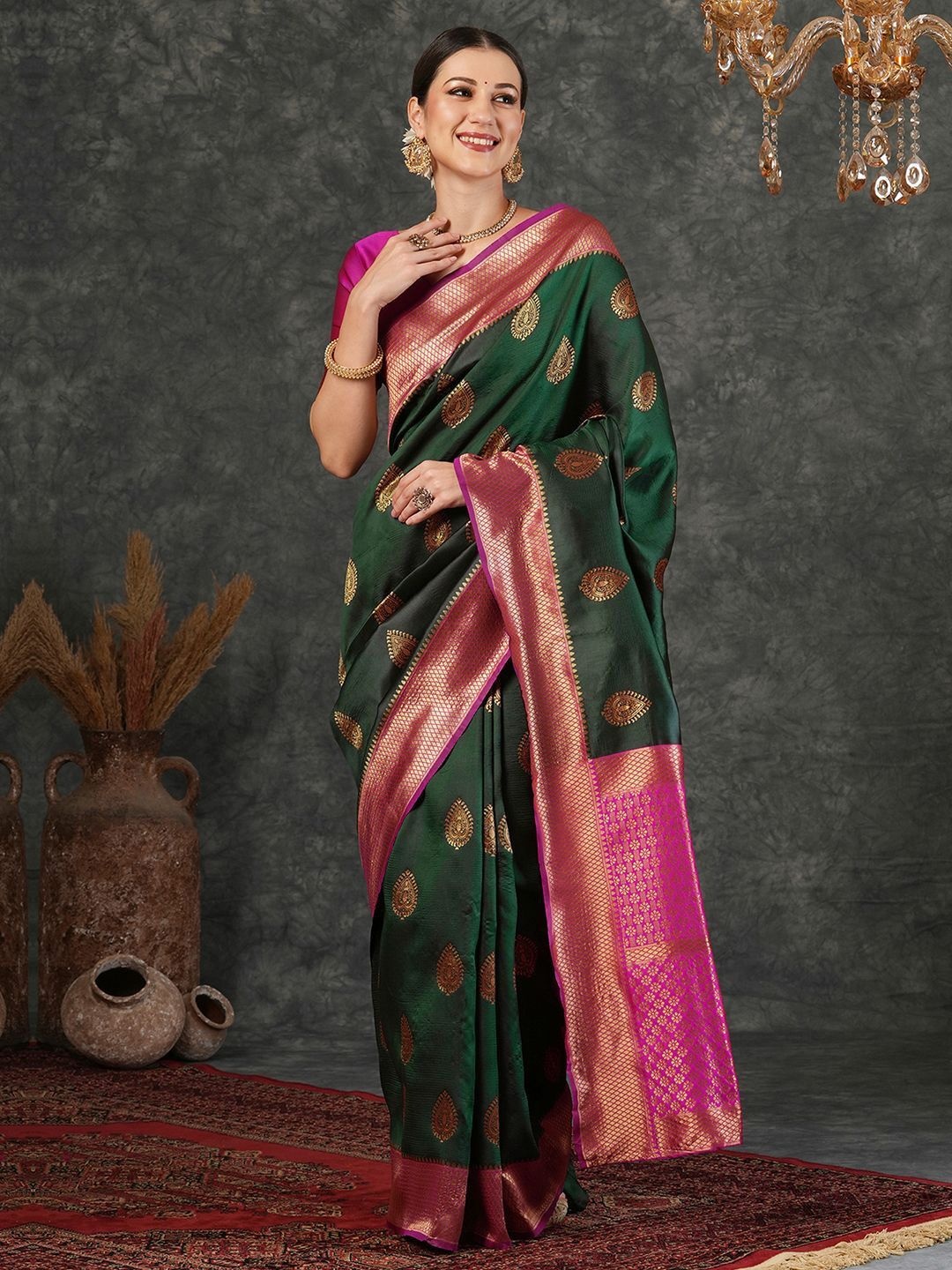 

DIVASTRI Woven Design Zari Silk Blend Banarasi Saree, Green