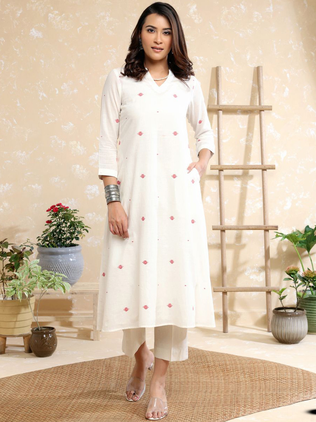 

Sutra Art of Clothing Women Regular Pure Cotton Kurta with Palazzos, White