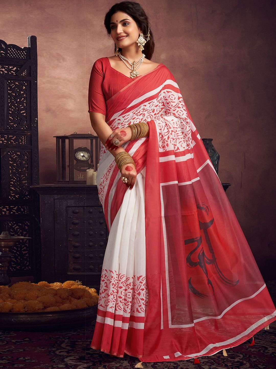 

DIVASTRI Ethnic Motifs Silk Cotton Baluchari Saree, Off white