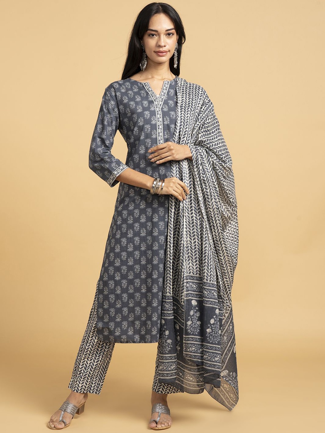 

Saaki Women Floral Printed Regular Kurta with Trousers & With Dupatta, Grey