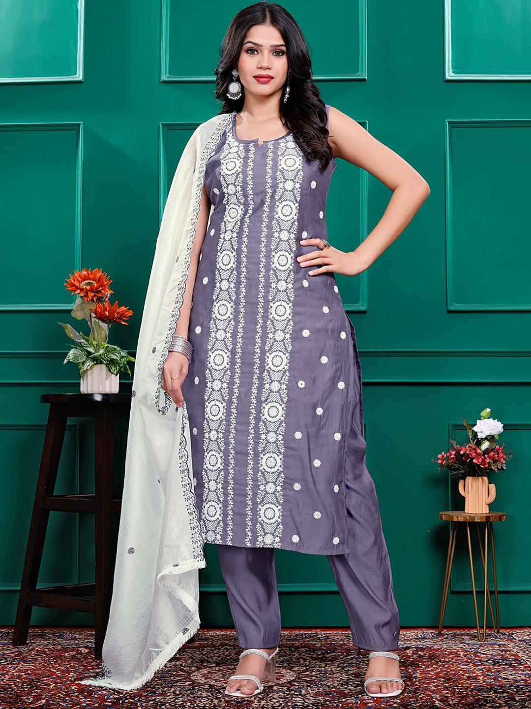 

Pionex Women Floral Embroidered Regular Raw Silk Kurta with Trousers & With Dupatta, Lavender