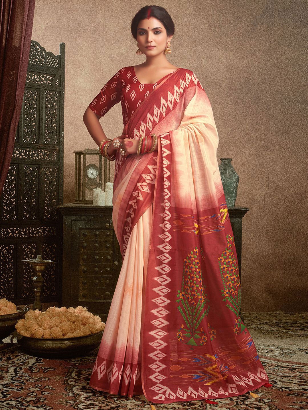 

DIVASTRI Ethnic Motifs Silk Cotton Baluchari Saree, Cream