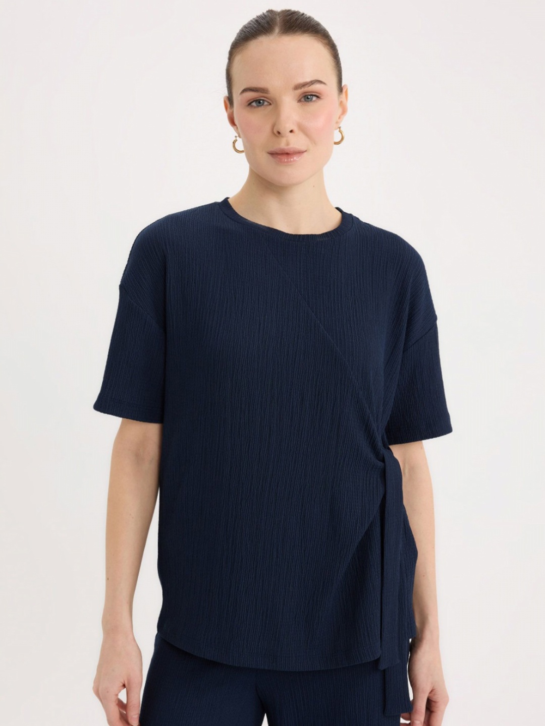 

DeFacto Women Drop-Shoulder Sleeves Pockets T-shirt, Na