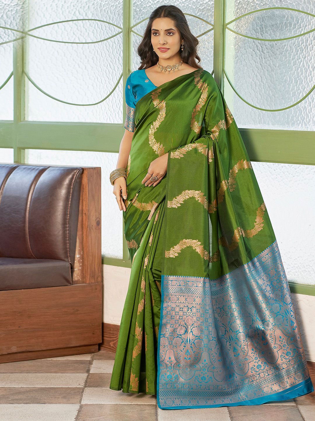 

DIVASTRI Ethnic Motifs Zari Silk Blend Banarasi Saree, Green