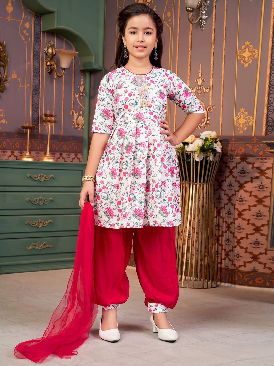 

Aarika Girls Ethnic Motifs Printed Regular Sequinned Kurta with Patiala & With Dupatta, Pink