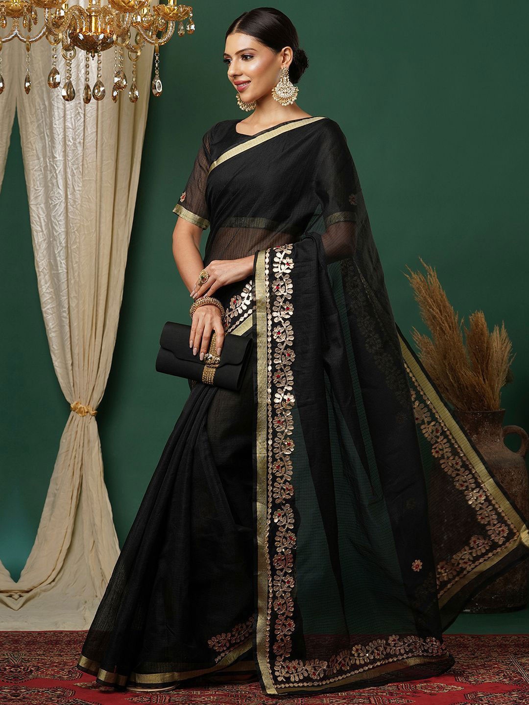 

DIVASTRI Floral Zari Banarasi Saree, Black