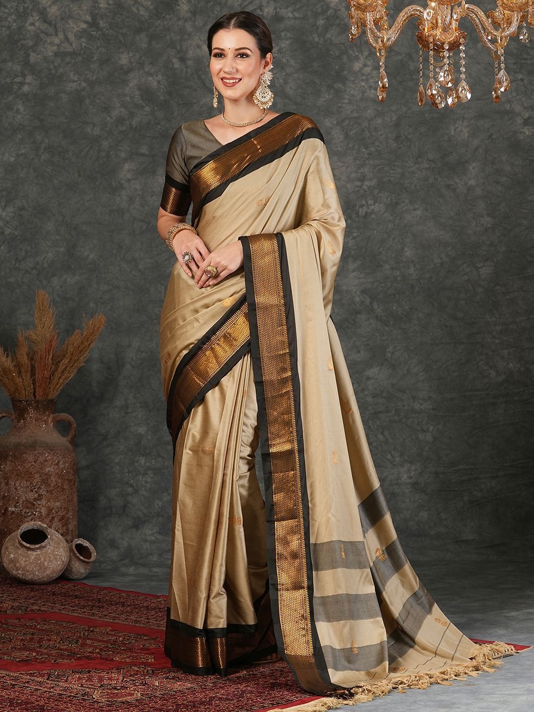

DIVASTRI Ethnic Motifs Zari Silk Blend Banarasi Saree, Beige