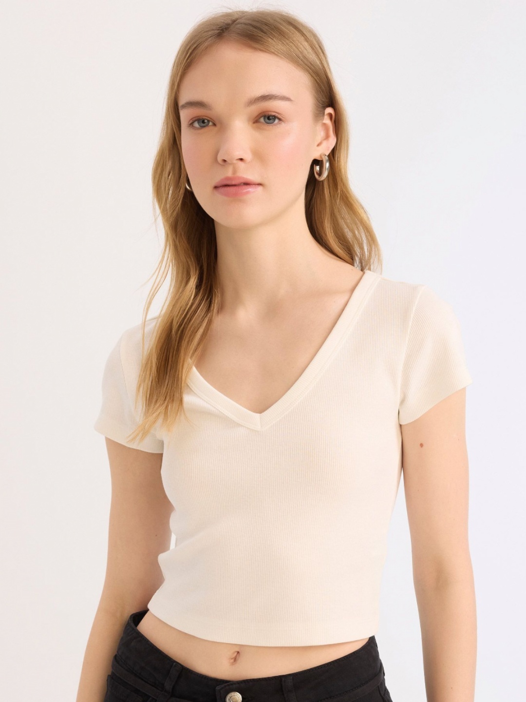 

DeFacto Women V-Neck Extended Sleeves Pockets T-shirt, Na