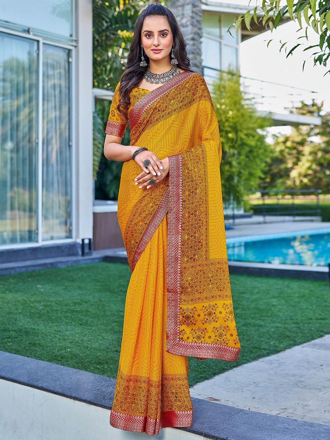 

DIVASTRI Zari Pure Georgette Jamdani Saree, Yellow