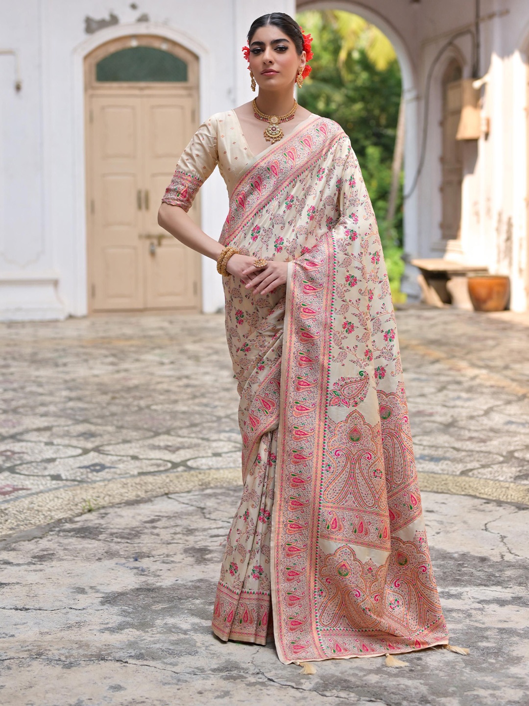 

Divyadham Textiles Woven Design Zari Pure Silk Handloom Banarasi Saree, Cream
