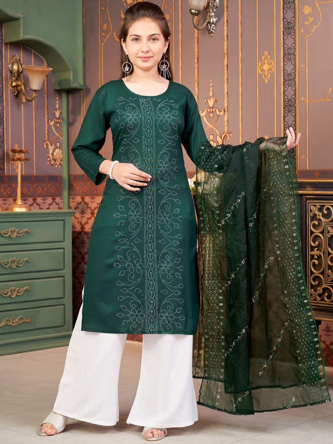 

Aarika Girls Ethnic Motifs Striped Mirror Work Kurta, Green