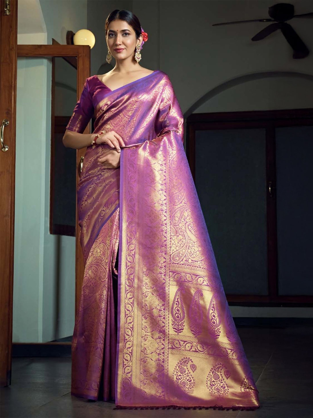 

DEVATITHI Ethnic Motifs Zari Silk Blend Kanjeevaram Saree, Burgundy