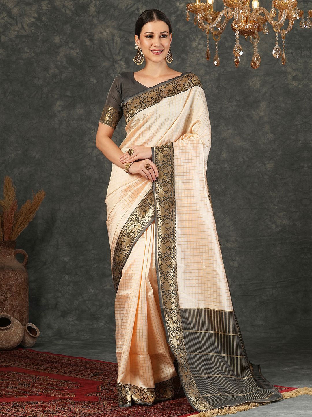 

DIVASTRI Checked Zari Silk Blend Banarasi Saree, Cream