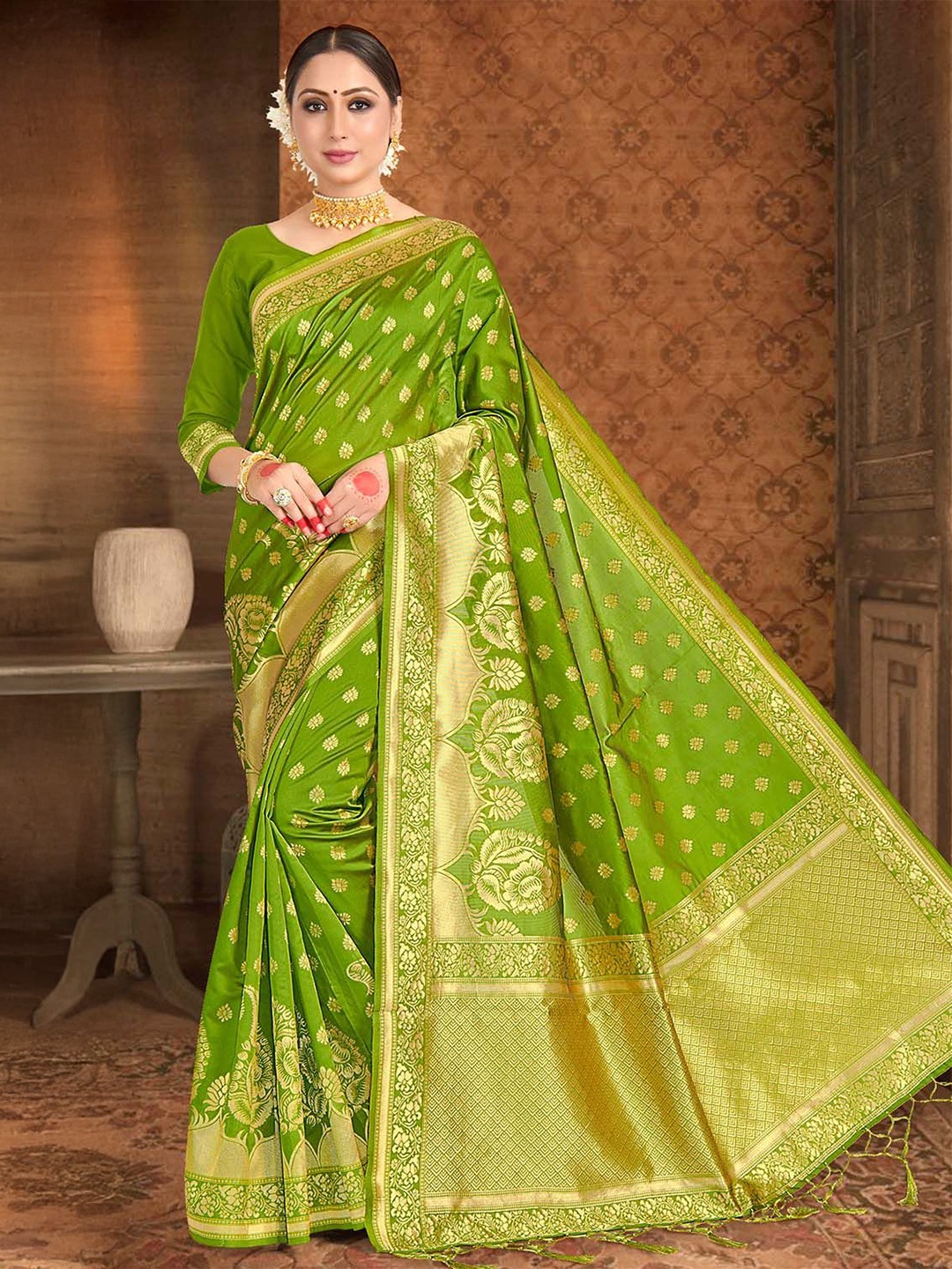 

DEVATITHI Ethnic Motifs Zari Silk Blend Banarasi Saree, Olive