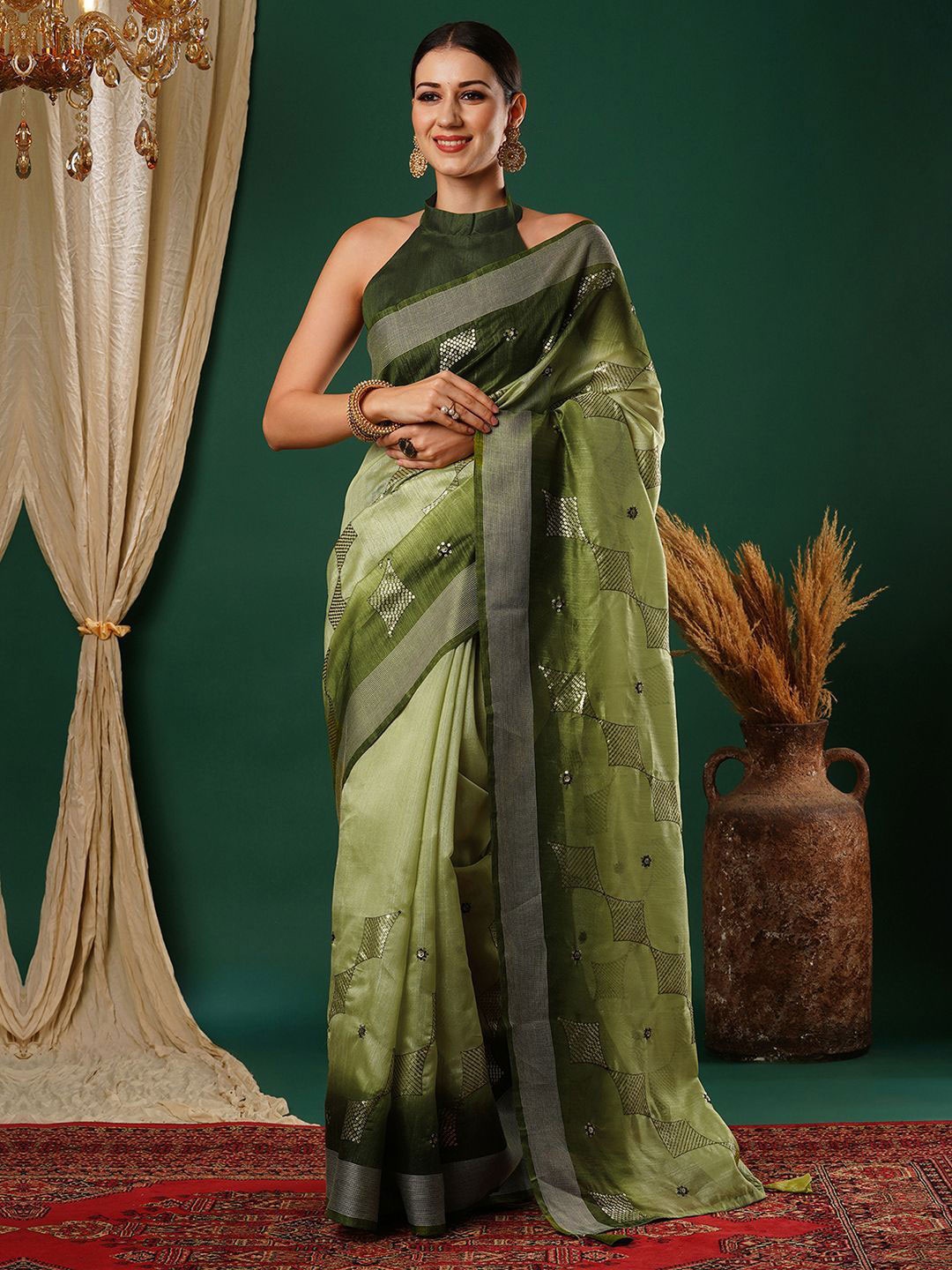 

DIVASTRI Embellished Sequinned Pure Silk Saree, Green